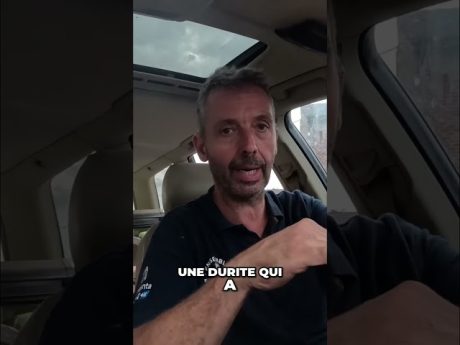 Le tracteur fume : une fuite urgente ! 🚨