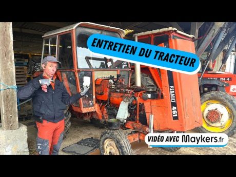 Vu la pluie ????️ on entretient les tracteurs ????