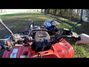 Je ramasse des branches en quad