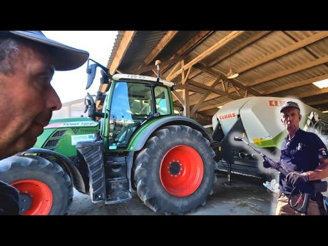 Attelage et nettoyage de la presse 🚜 class 3200 et fendt 720
